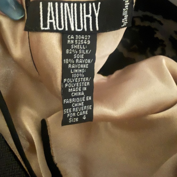 Black Velvet sleeveless gown - Picture 4 of 5